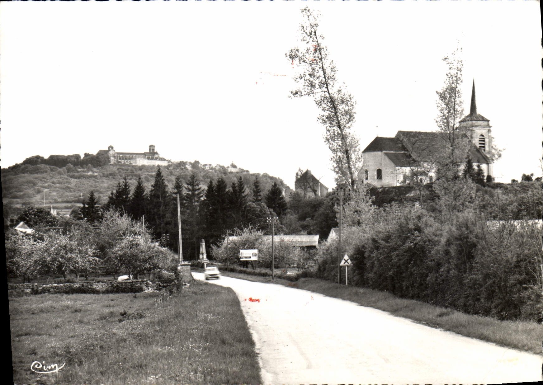 Asquins (Yonne) — Eingang ins Land, Kirche von Asquins und Basilika von Vézelay — IMP. MACON
