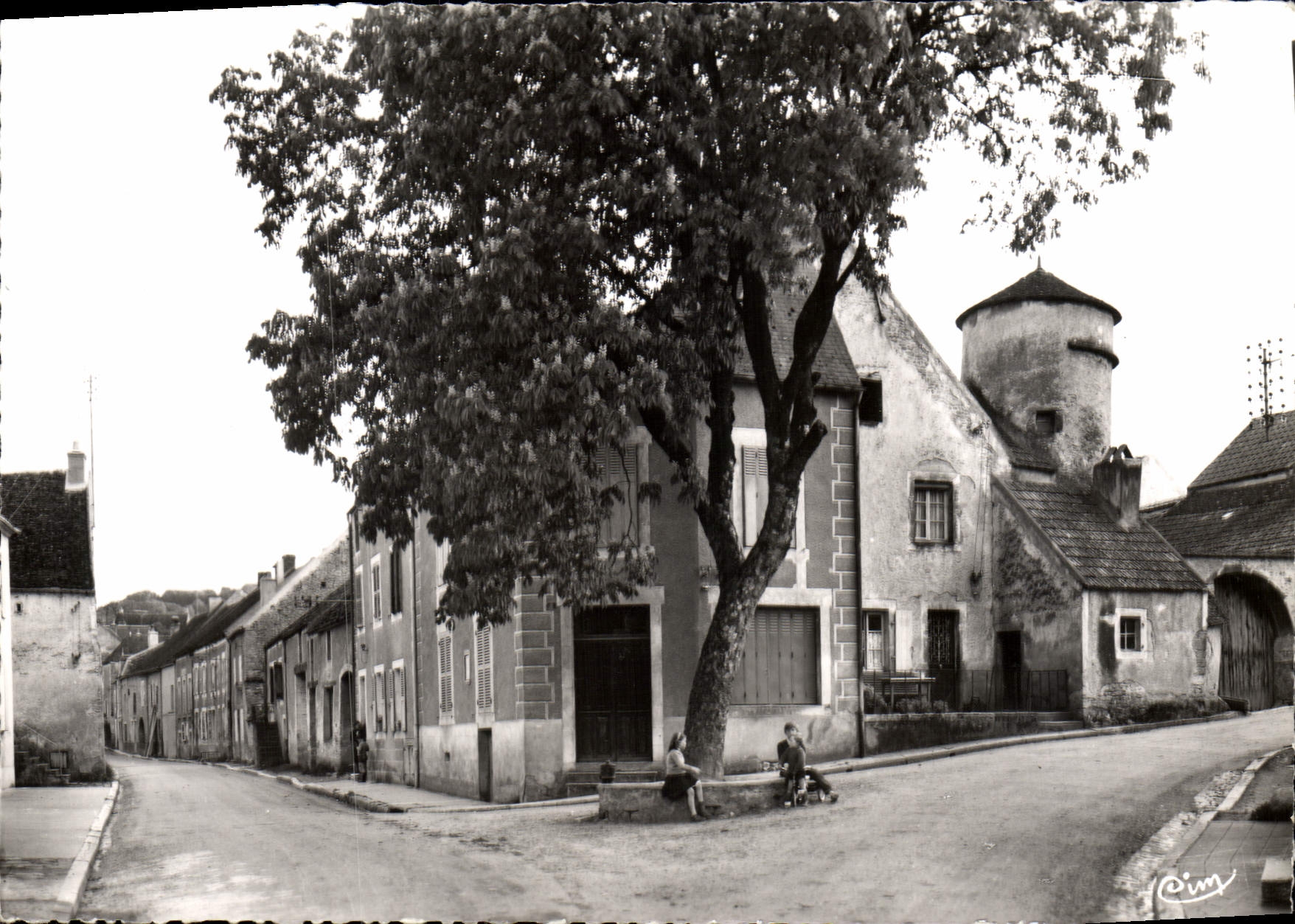 Asquins (Yonne) — La Place — CINM - Anverso