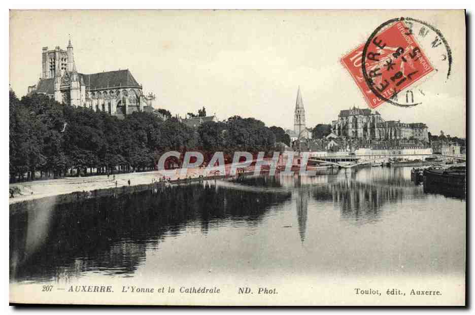 CPA Auxerre L'Yonne et la Cathedrale
