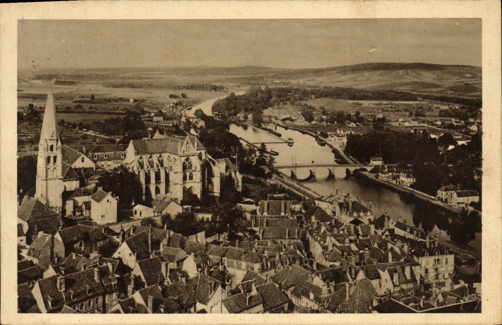 Auxerre (Yonne) — Vue panoramique — Les Éditions d'Art Yonne, Paris