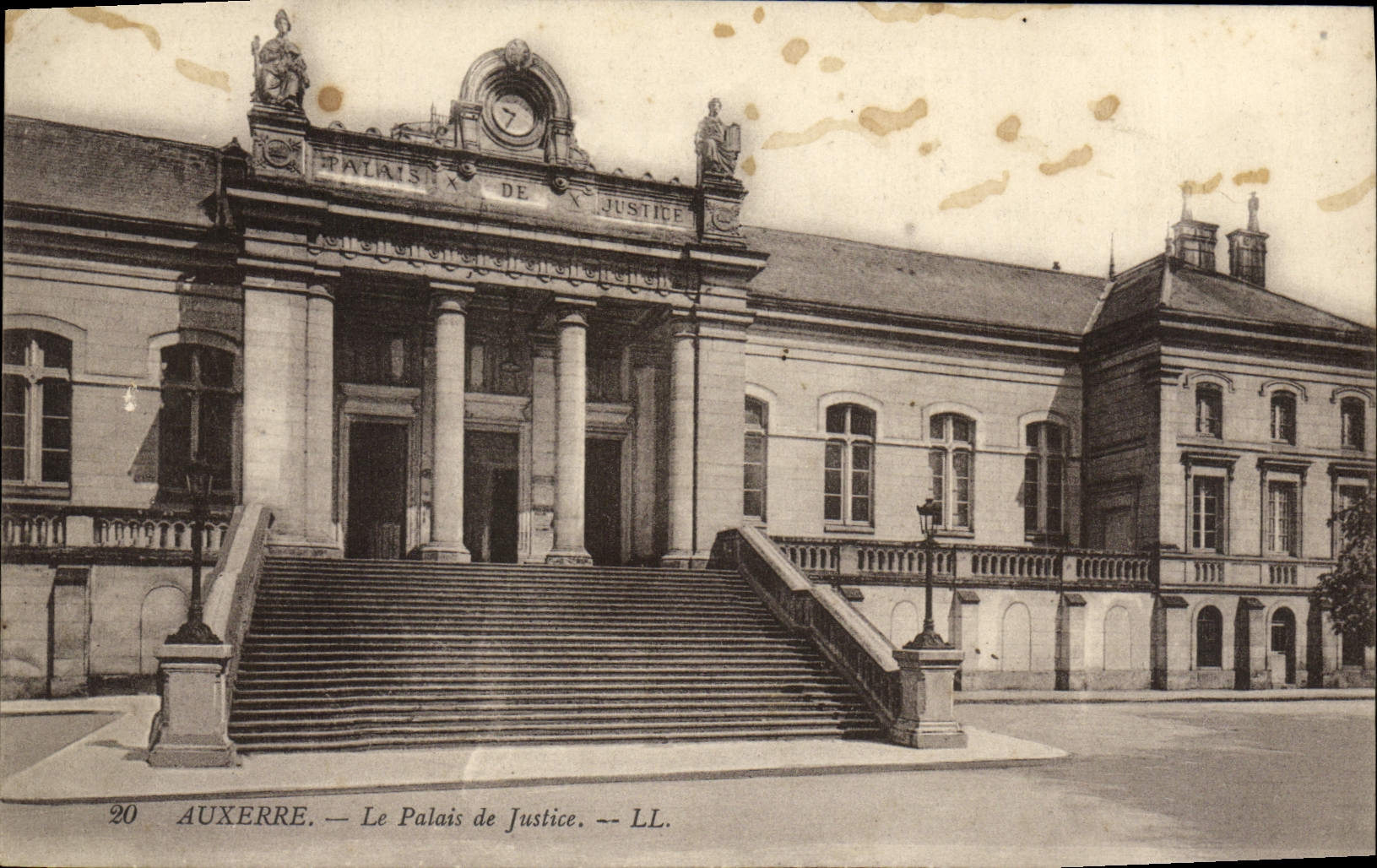 Auxerre — Le Palais de Justice — LL. n°20