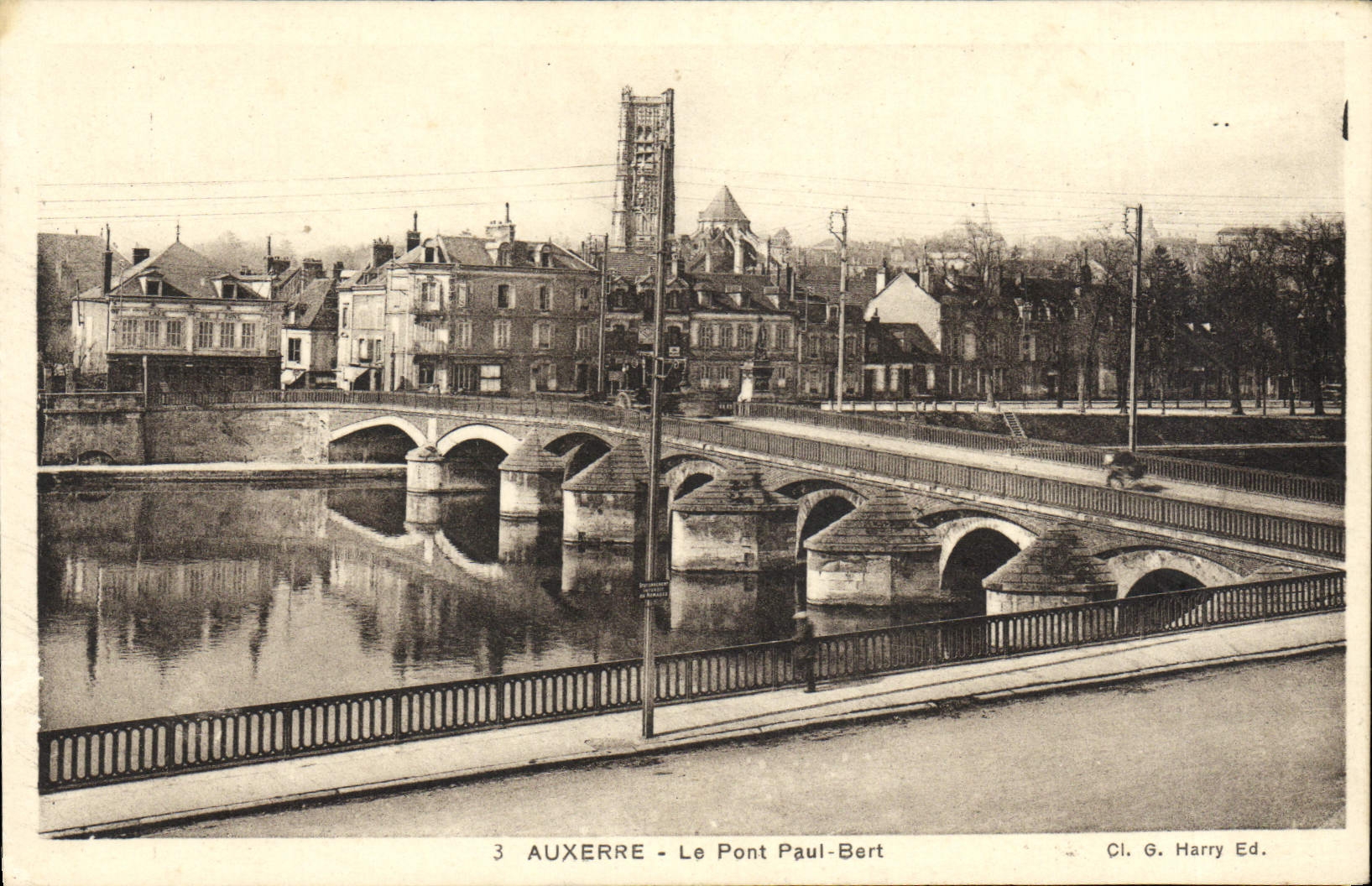 Auxerre - Le Pont Paul-Bert — vue du pont sur la Saône avec éditeur Cl. G. Harry Ed.