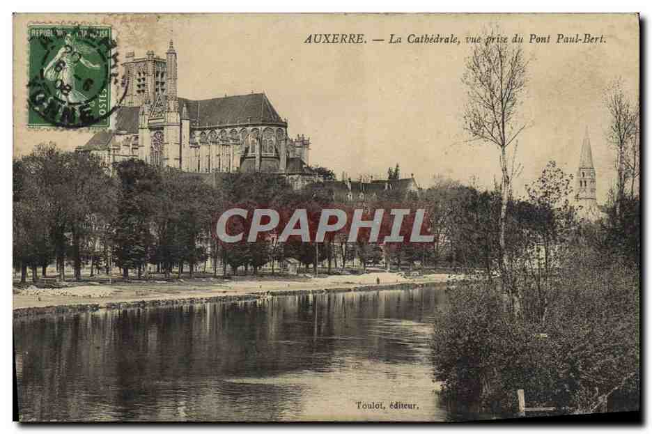 CPA Auxerre La Cathedrale Vue Prise du Pont Paul Bert