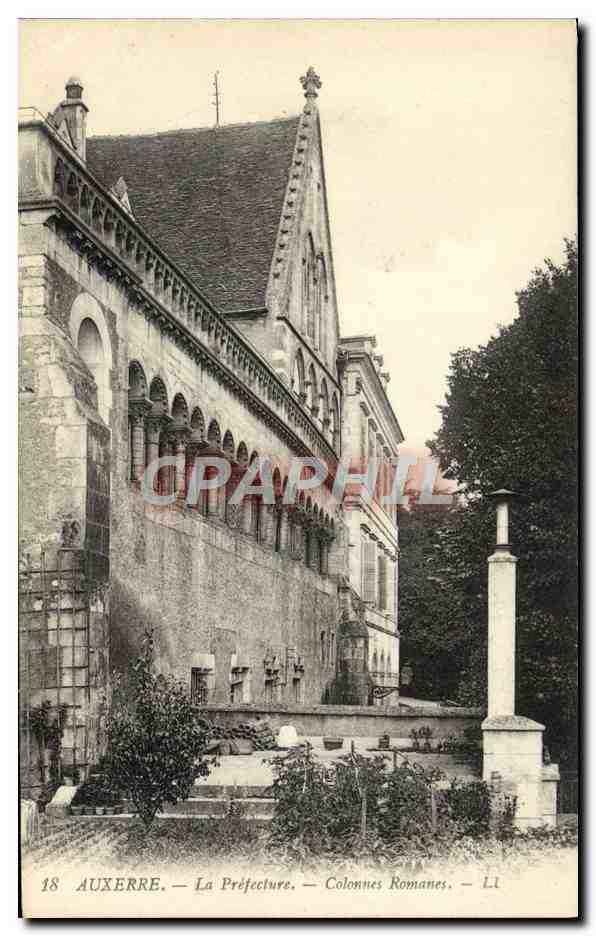 CPA Auxerre La Prefecture Colonnes Romanes