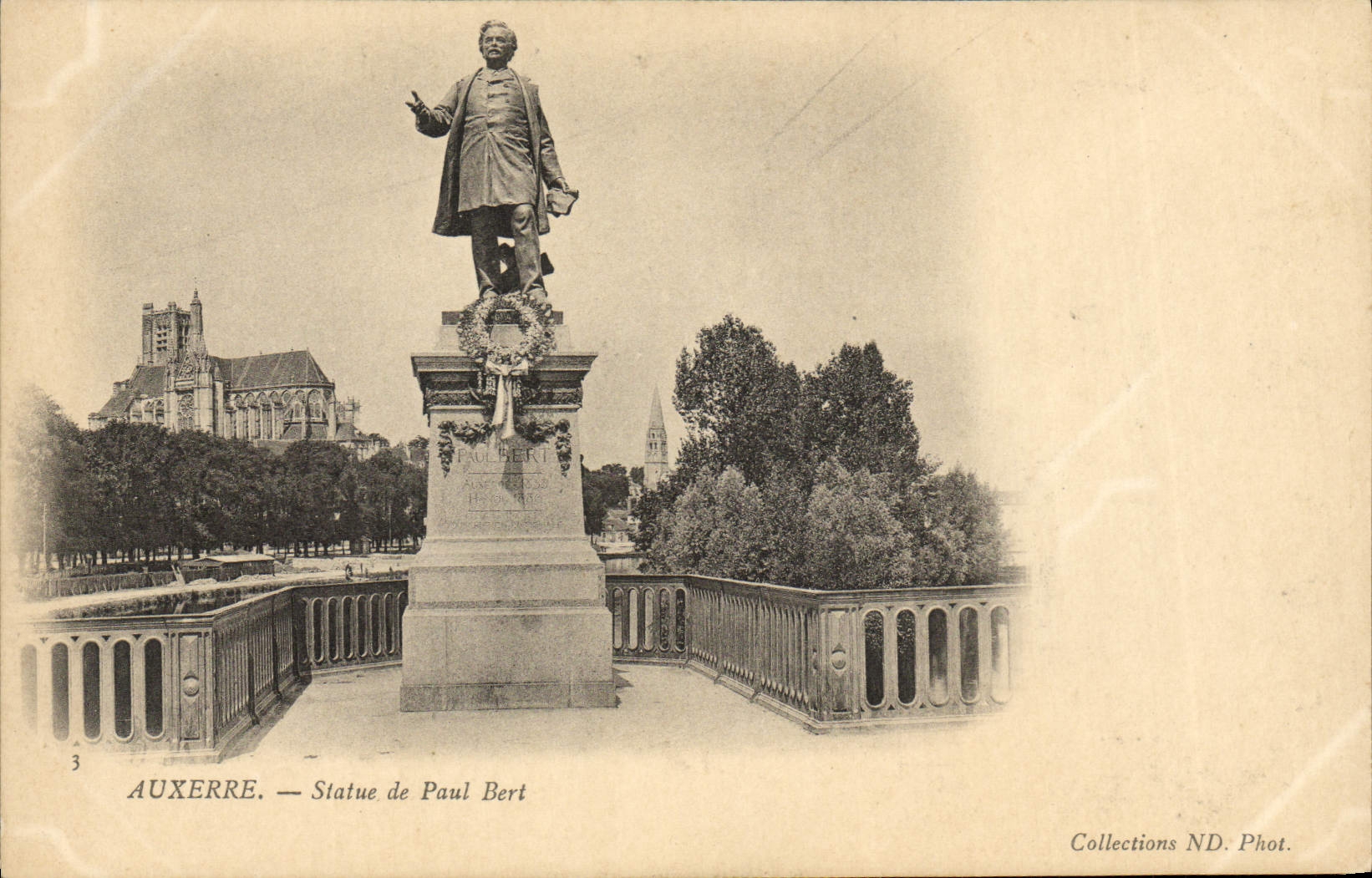 AUXERRE — Statue von Paul Bert — Collections ND. Phot.