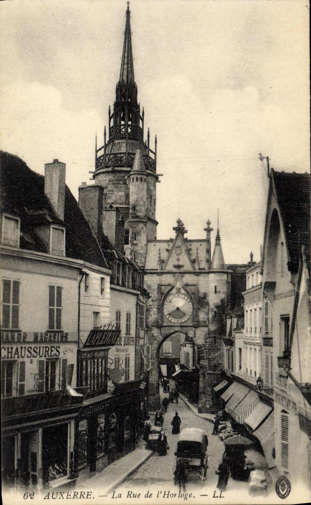 Auxerre — La Rue de l'Horloge — LL