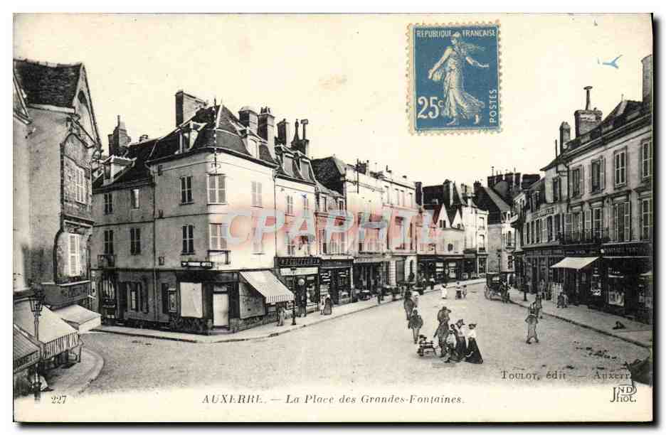 AUXERRE — La Place des Grandes-Fontaines — Toulout, édit. — Auxerre