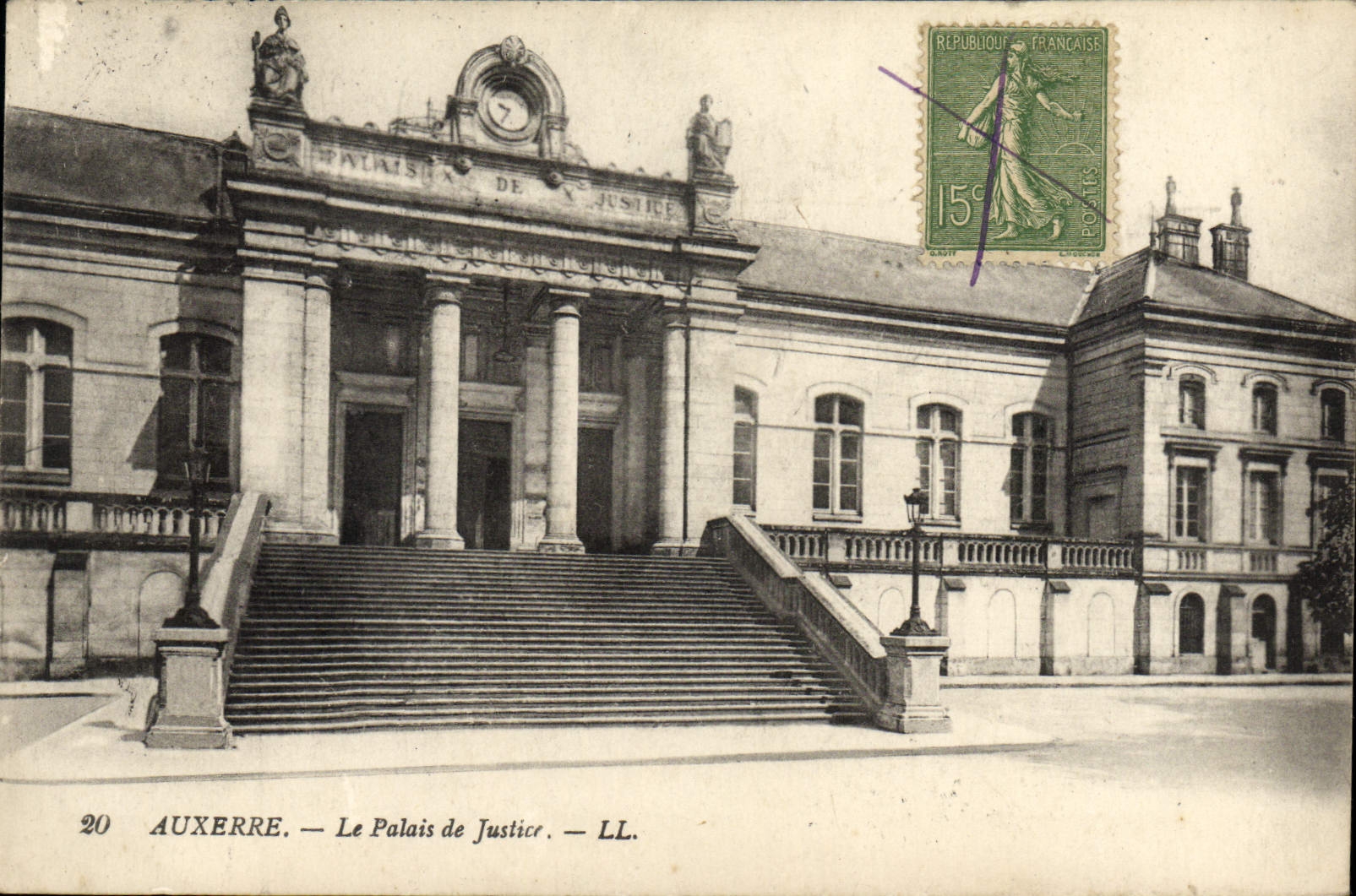 Auxerre — Le Palais de Justice — LL.