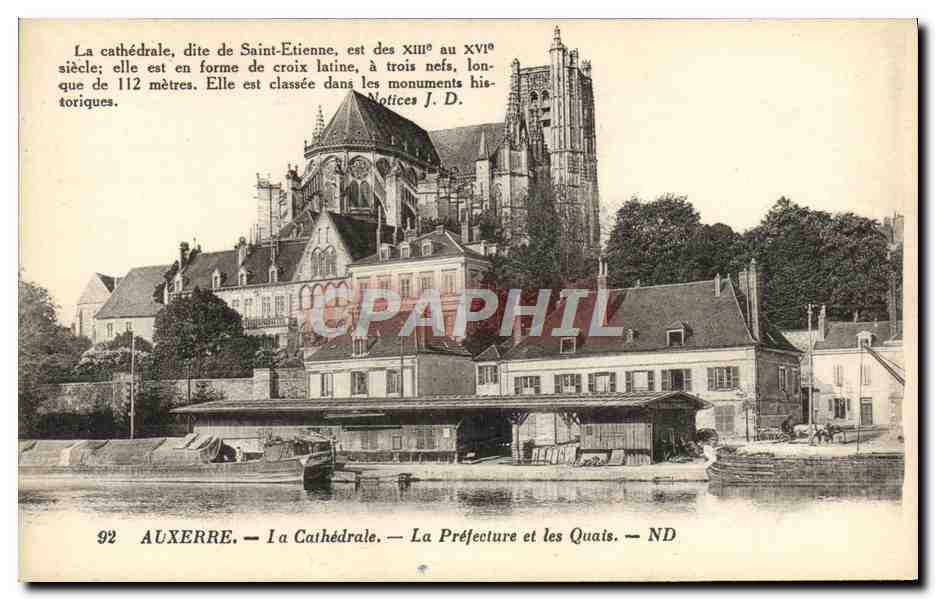 CPA Auxerre La Cathedrale La Prefecture et les quais 