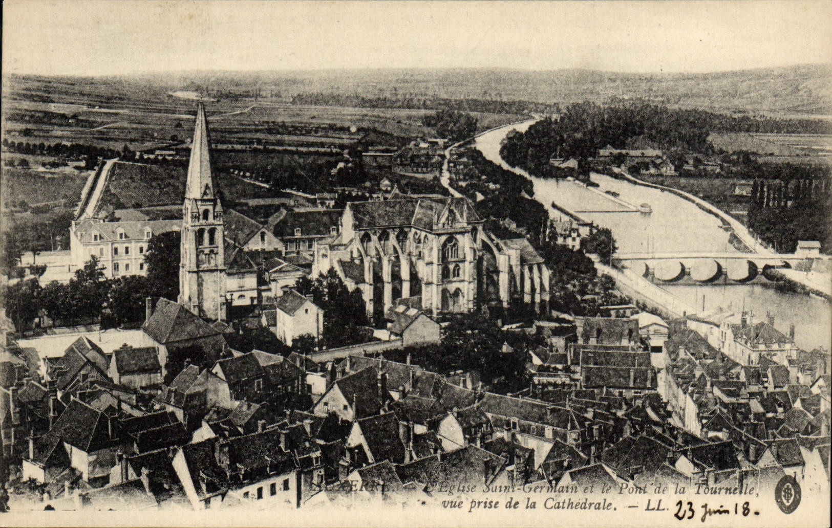 CPA Auxerre Eglise Saint Germain et le pont de la Tournelle vue prise de la cathedrale