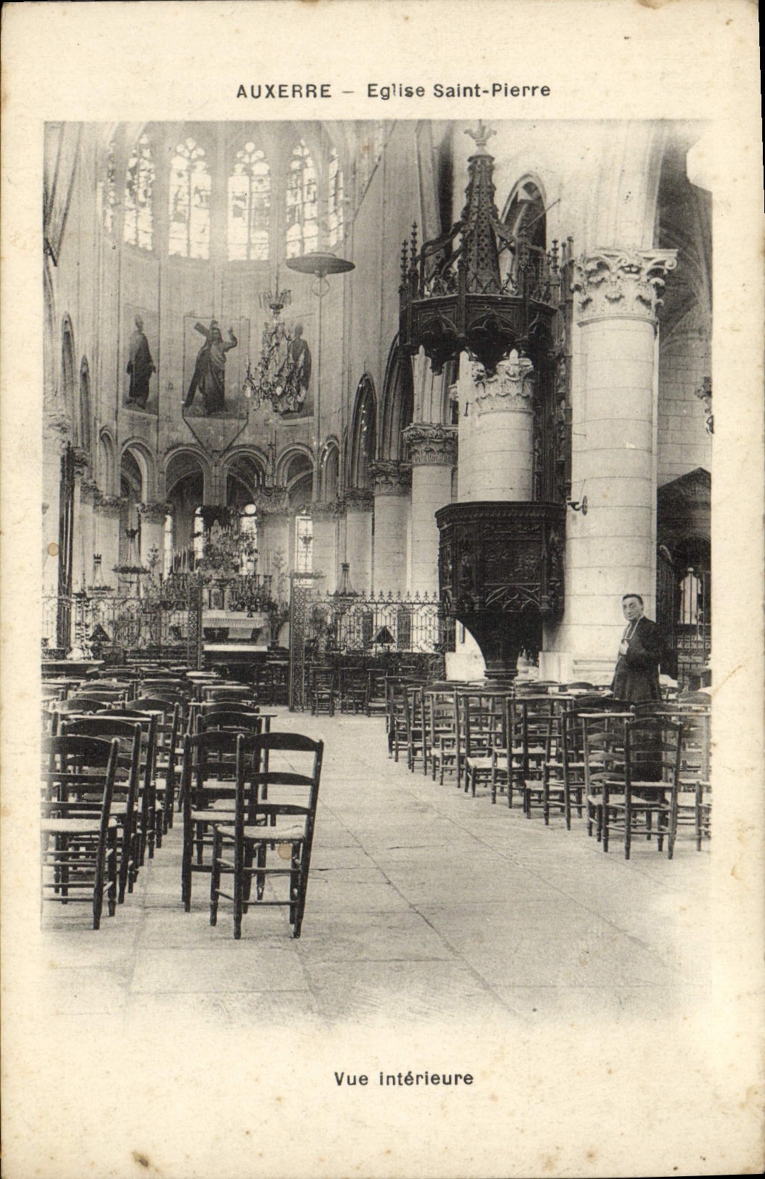 Auxerre — Église Saint-Pierre — Vue intérieure