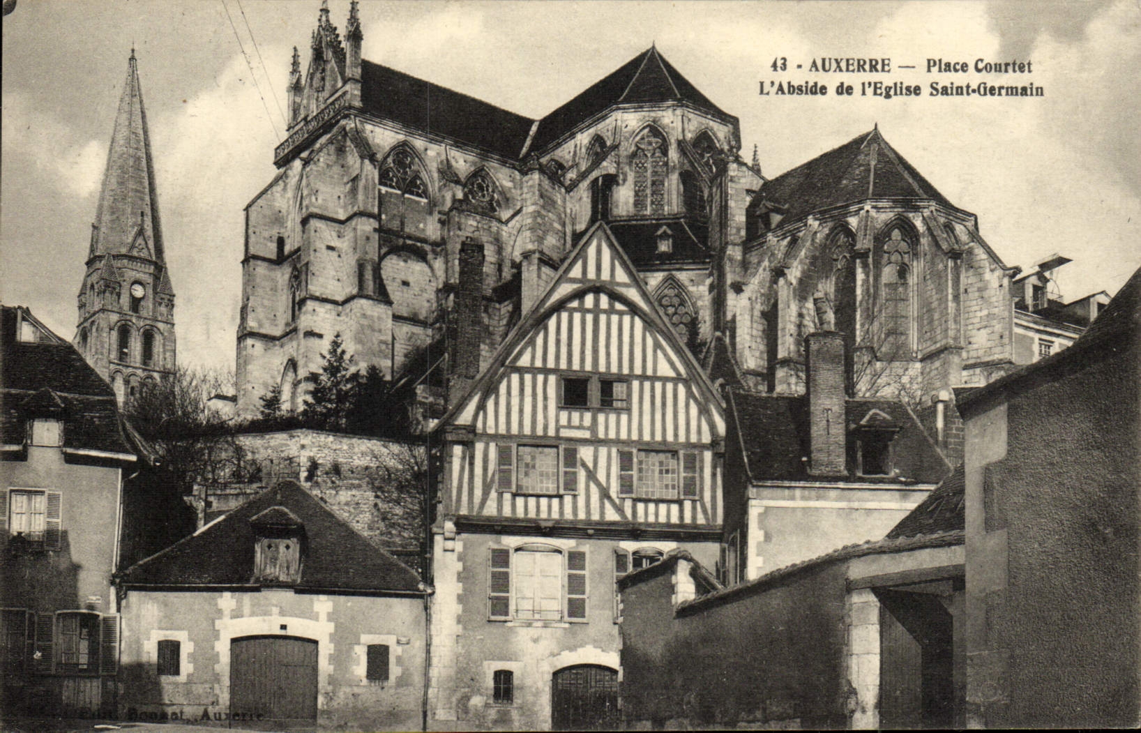 CPA Auxerre Place Courtet Abside de l'eglise Saitn Germain 