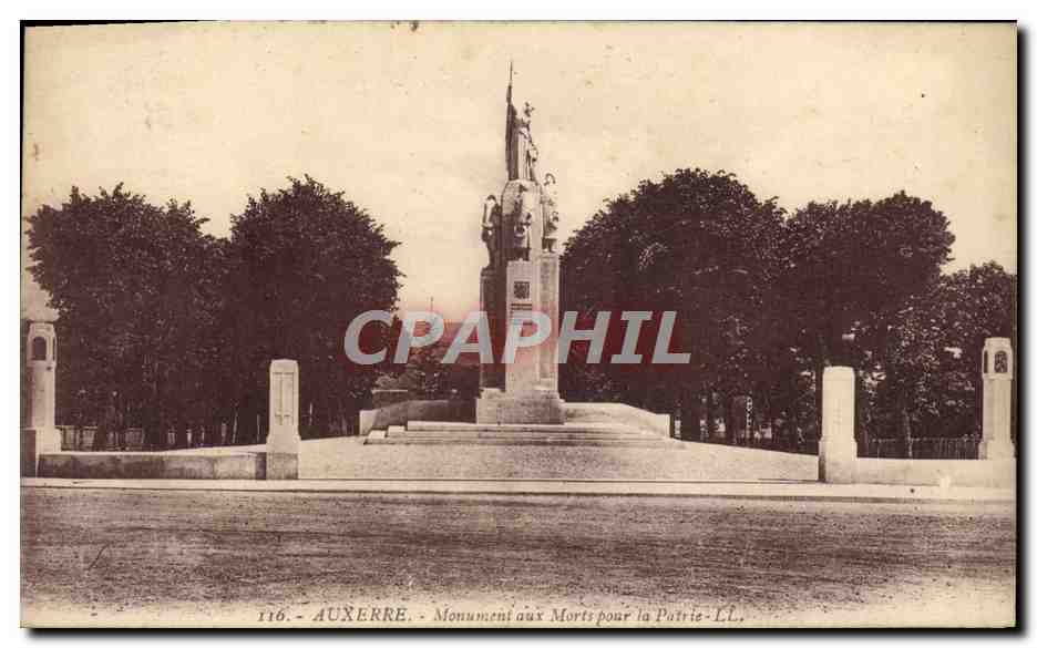 CPA Auxerre Monument Auux Morts Pour la Patrie Militaria