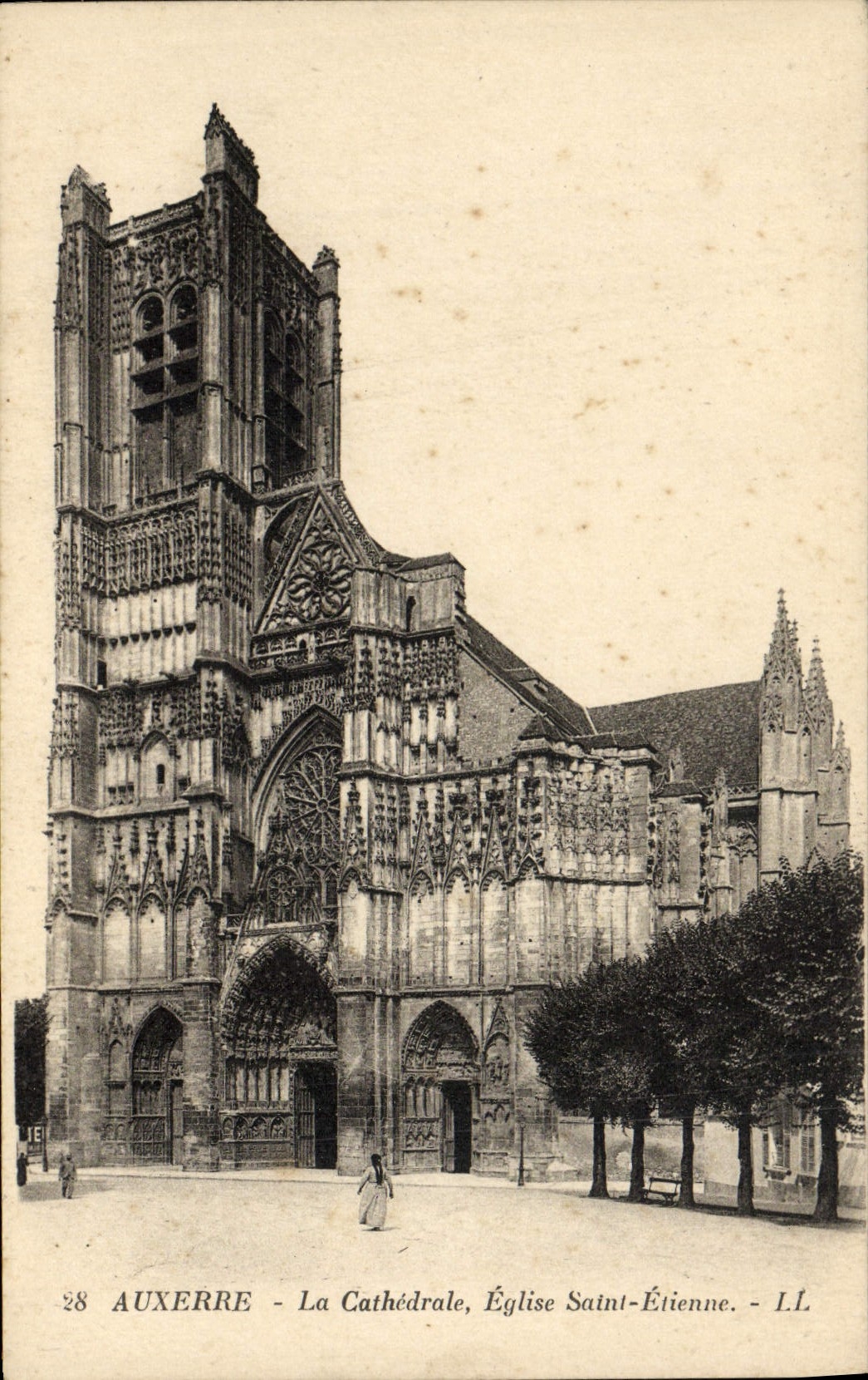 CPA Auxerre La Cathedrale Eglise Saint Elienne