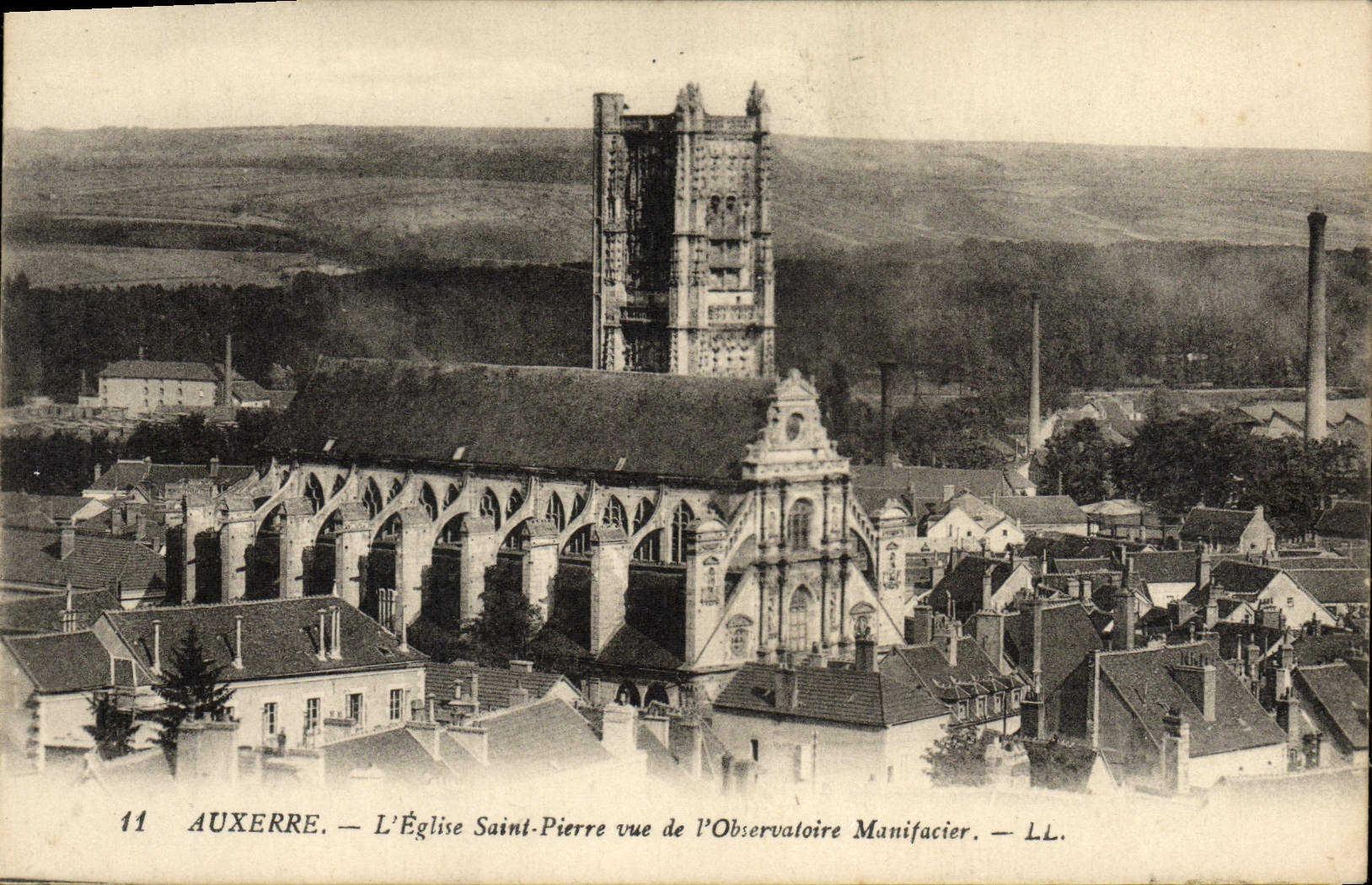 Auxerre — L'Église Saint-Pierre vue de l'Observatoire Manifacier — LL.