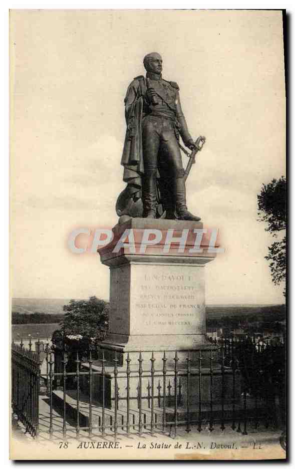CPA Auxerre La Statue de Davont