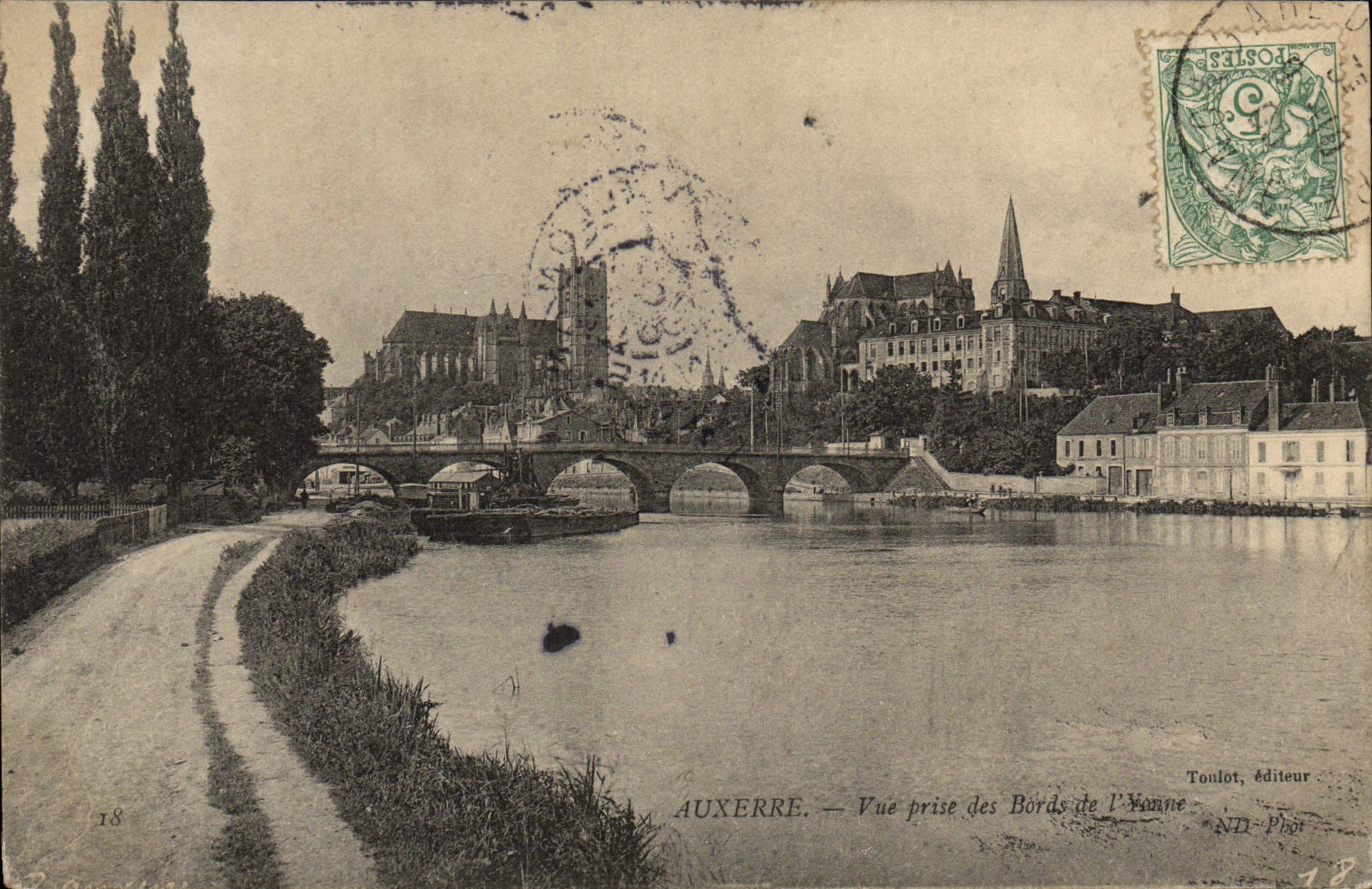 Auxerre — Vue prise des Bords de l'Yonne — Toulout, éditeur