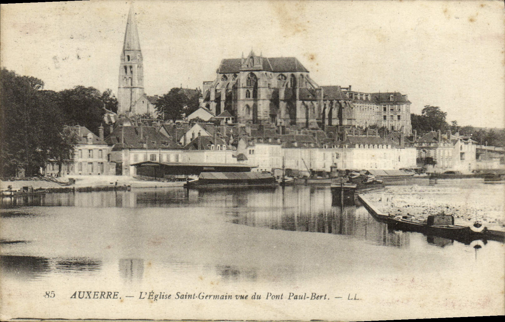 CPA Auxerre L'Eglise Saint Germain Vue du Pont Paul Bert