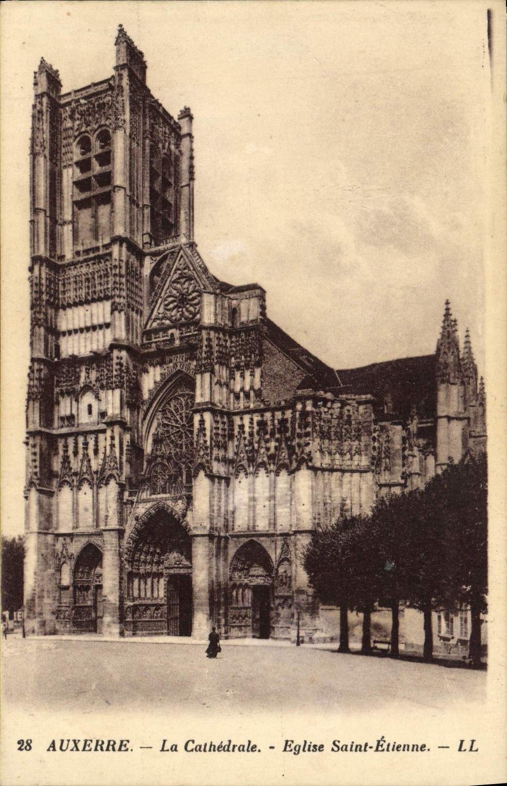 CPA Auxerre La Cathedrale Eglise Saint Etienne