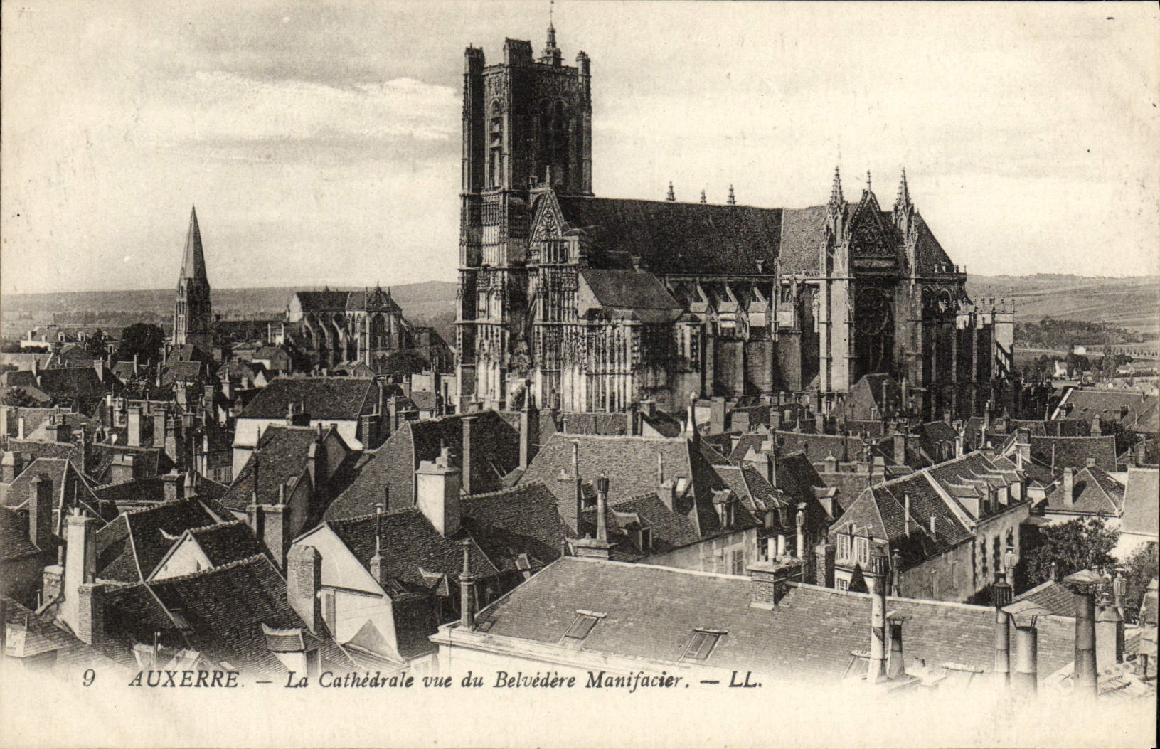 Auxerre — La Cathédrale vue du Belvédère — Manifacier — LL.
