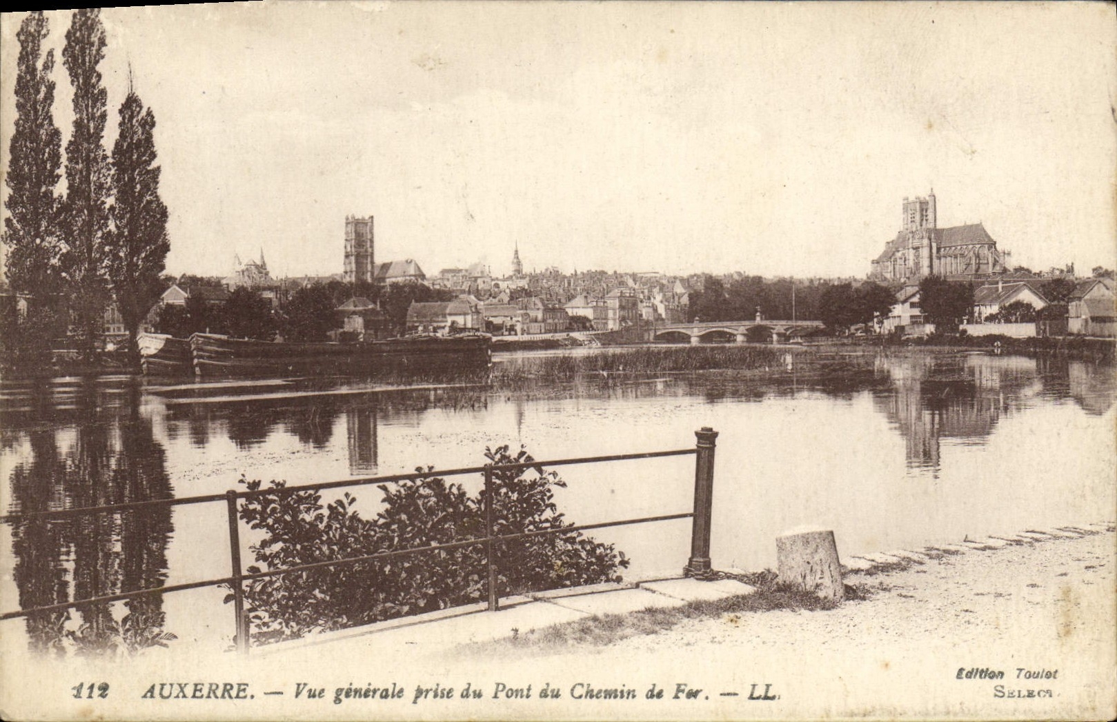 Auxerre — Allgemeiner Blick vom Eisenbahnbrücke — Edition Toulot, Nr. 112