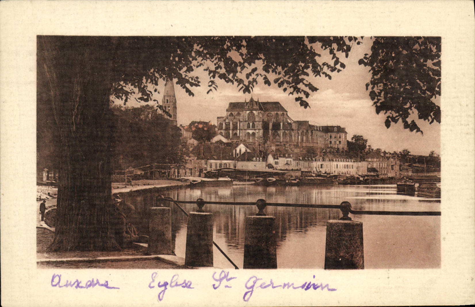 Auxerre — Vue sur l'église Saint-Germain — Éditeur Lévy et Neurgen