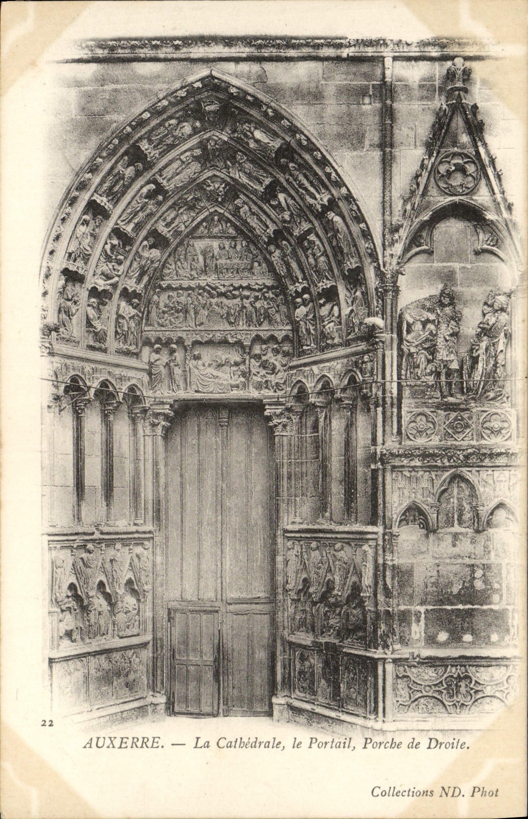 Auxerre — La Cathédrale, le Portail, Porche de Droite — Collections ND. Phot