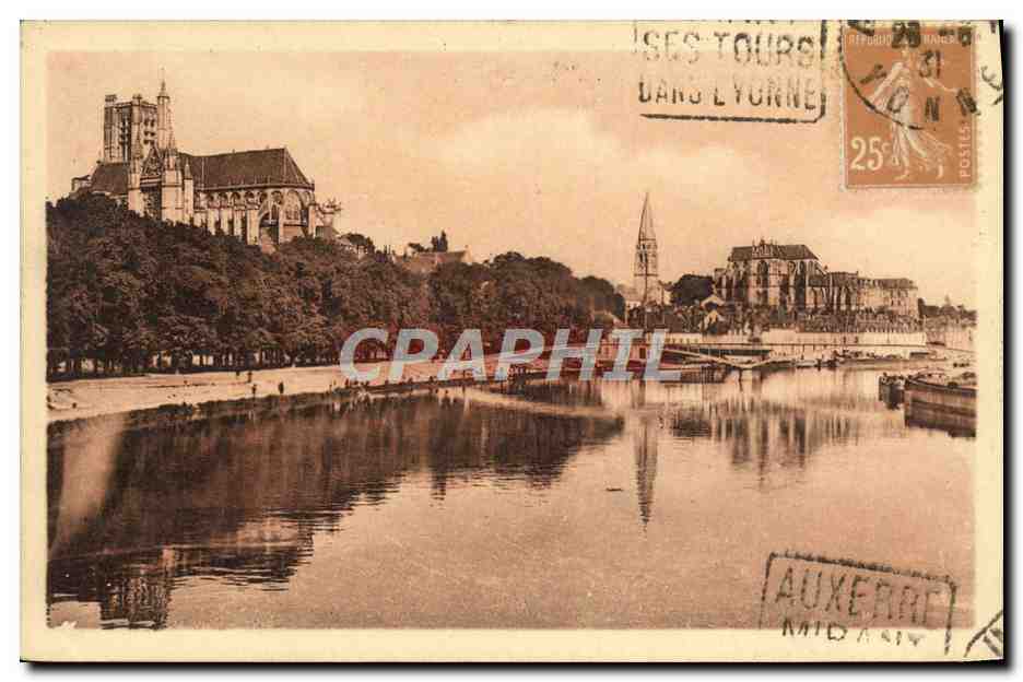 CPA Auxerre L'Yonne et la Cathedrale 