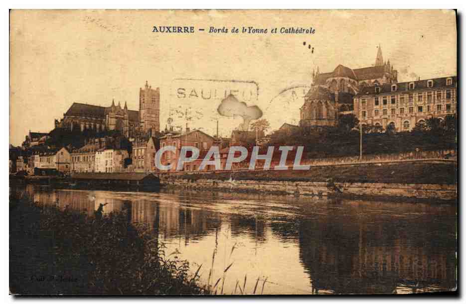 CPA Auxerre Bords de L'Yonne et Cathedrale