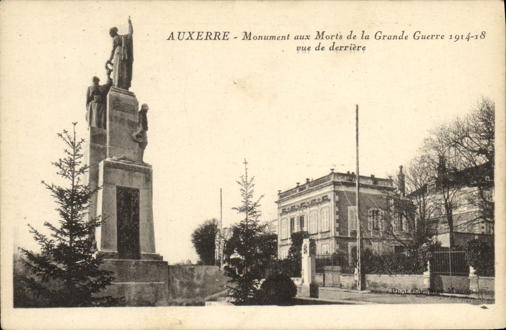 CPA Auxerre Monument aux Morts de la Grande Guerre 1914 1918 vue de derriere 