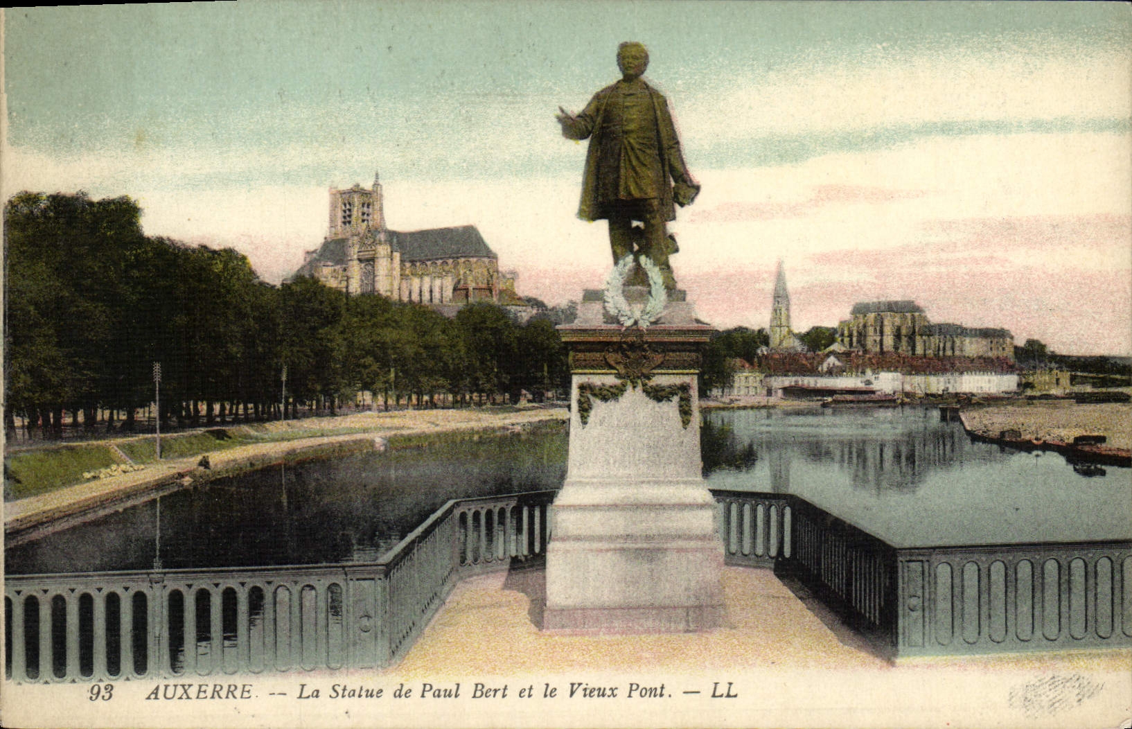 Auxerre — La Statue de Paul Bert et le Vieux Pont — LL