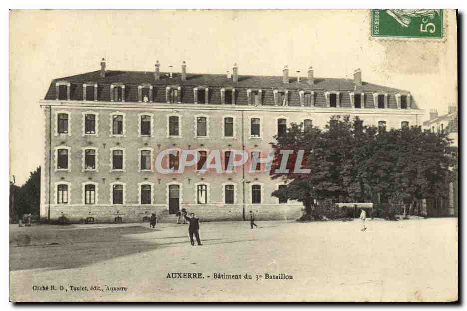 CPA Auxerre Batiment Du 3eme bataillon Militaria