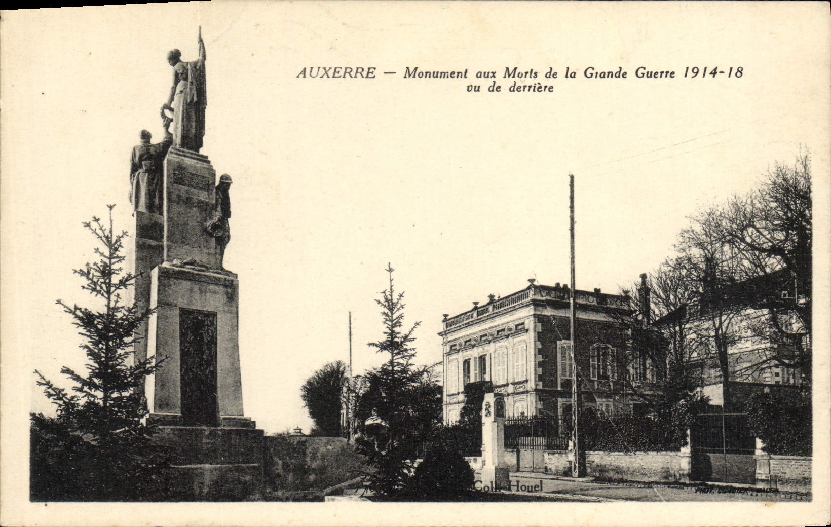 CPA Auxerre Monument Aux Morts De La Grande Guerre Vu De Derriere Militaria