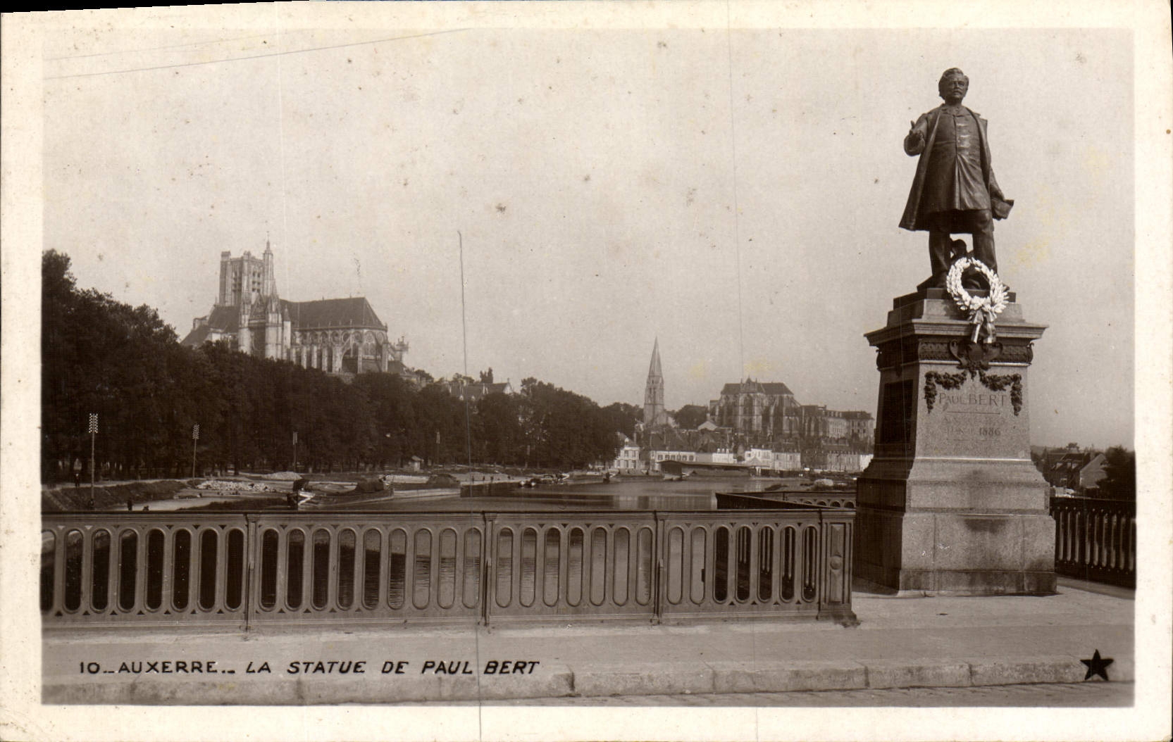 Auxerre — La statue de Paul Bert — Éditeur Émaillographie, n°10