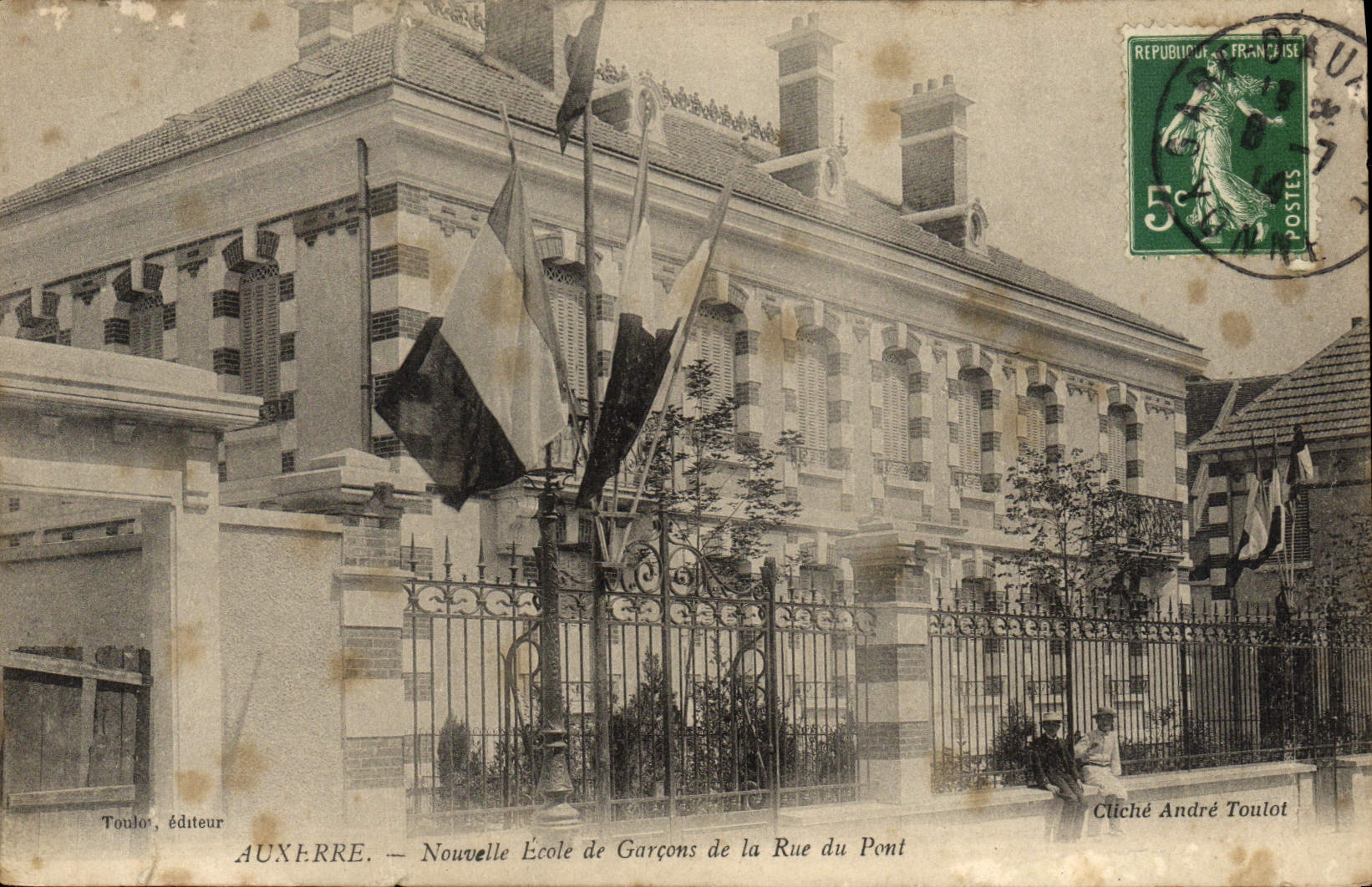 CPA Auxerre Nouvelle Ecole De Garcons De La Rue Du Pont