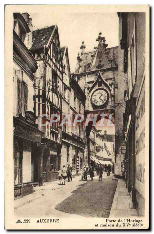CPA Auxerre Porte De l'Horloge Et Maison Du 15eme 