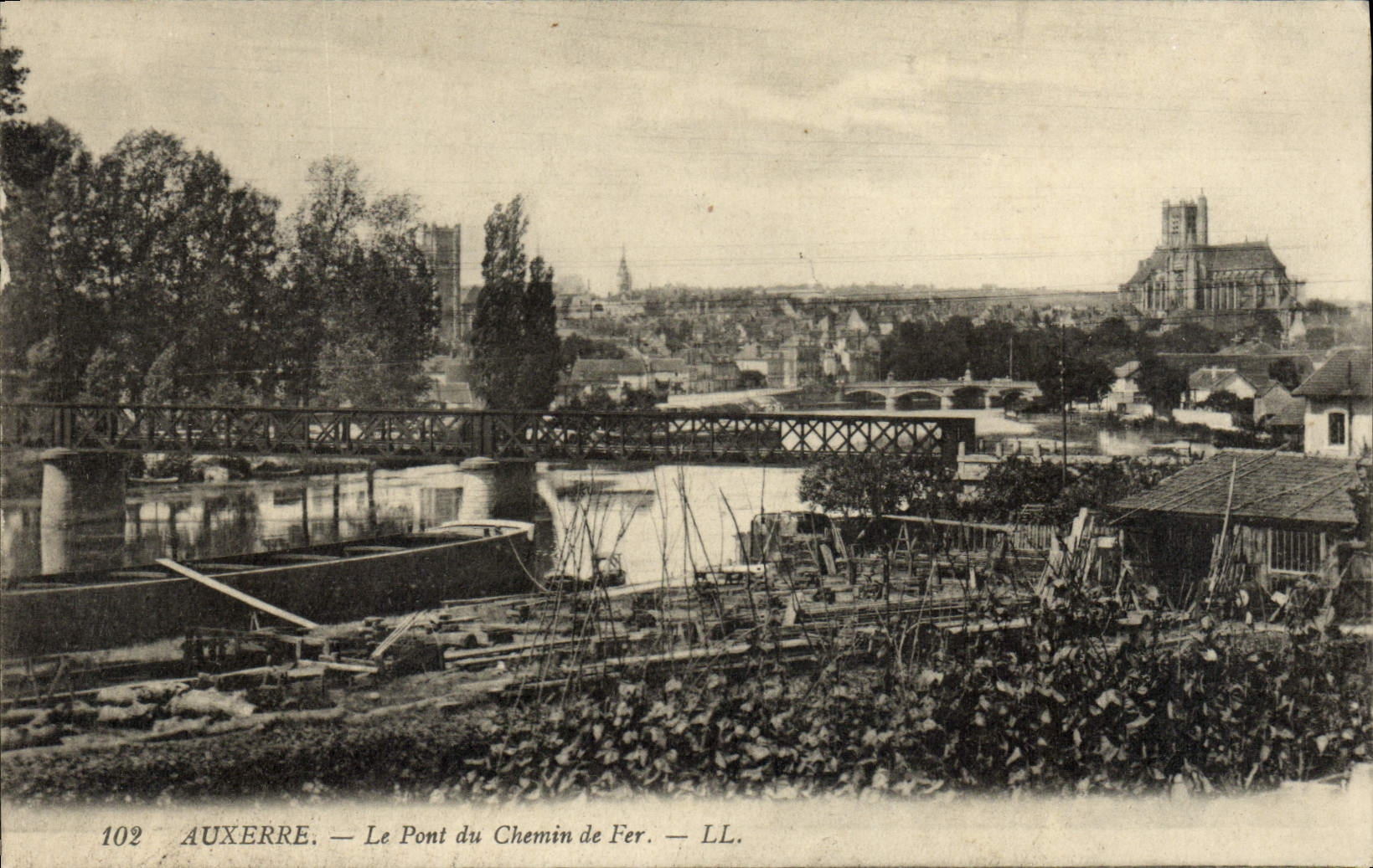Auxerre — Le Pont du Chemin de Fer — LL. — n° 102
