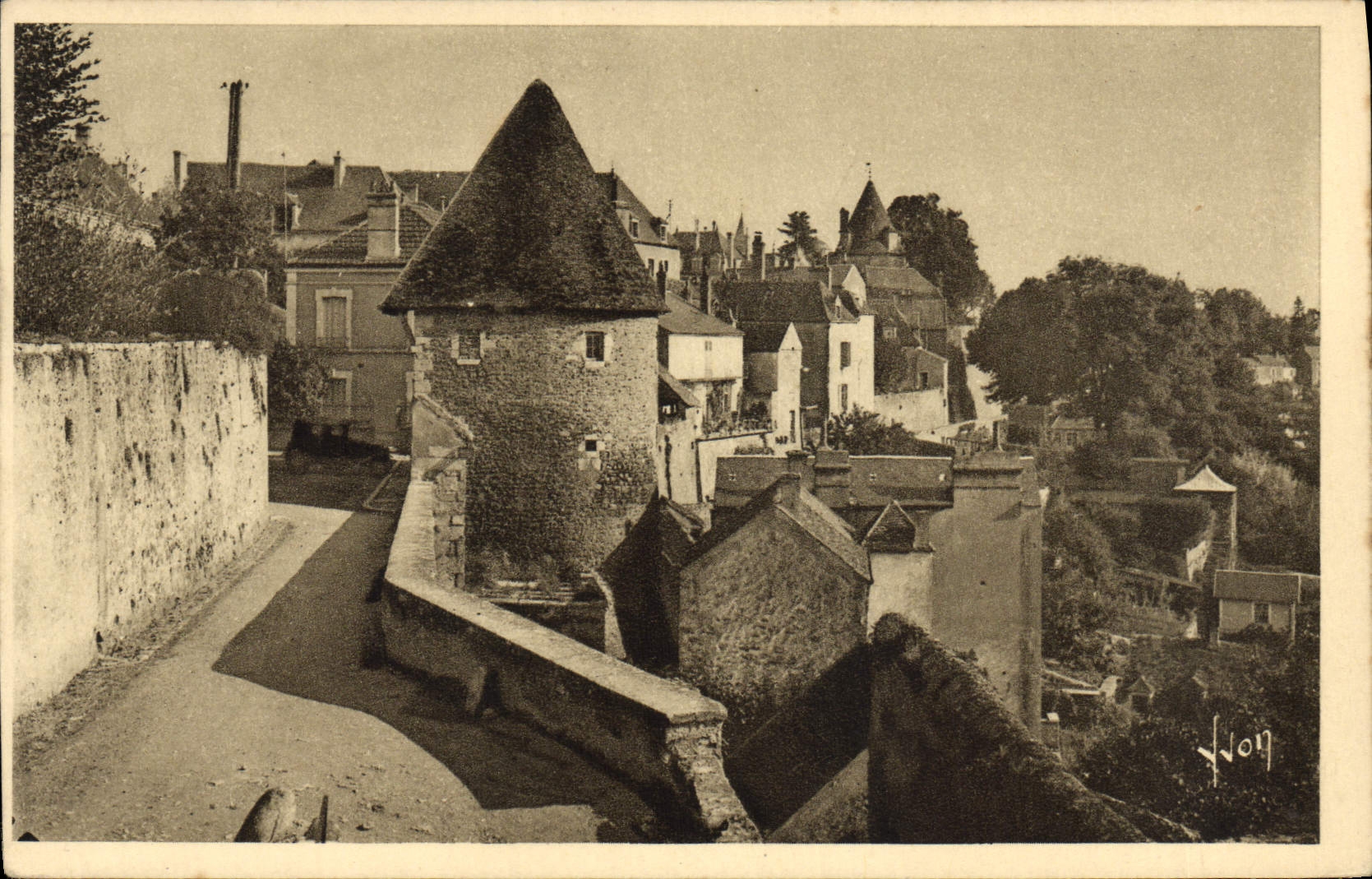 Avallon (Yonne) — Les remparts et tour de l'Escharguet — Éditions d'Art Yvonne