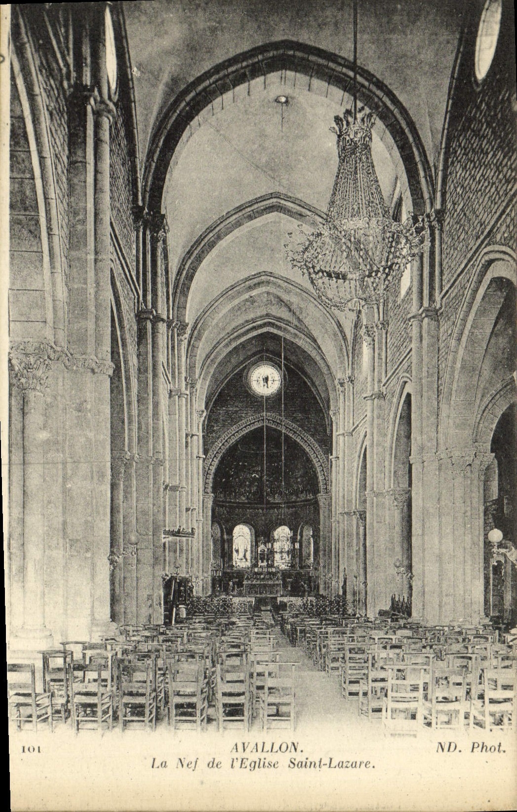 Avallon — La Nef de l'Église Saint-Lazare — ND. Phot.