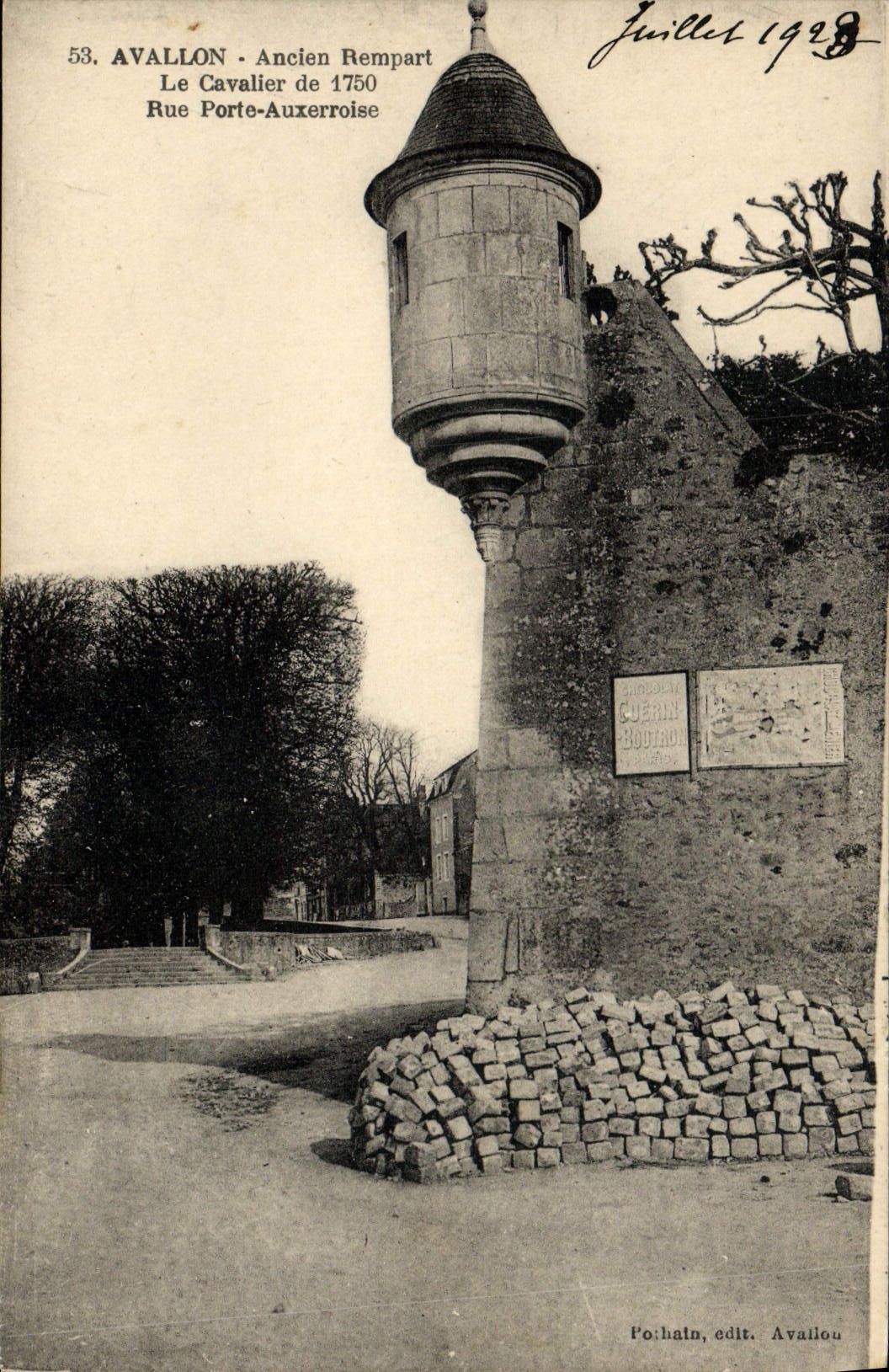 Avallon - Ancien Rempart, Rue Porte-Auxerroise — Le Cavalier de 1750 — Pochain, édit. Avallon