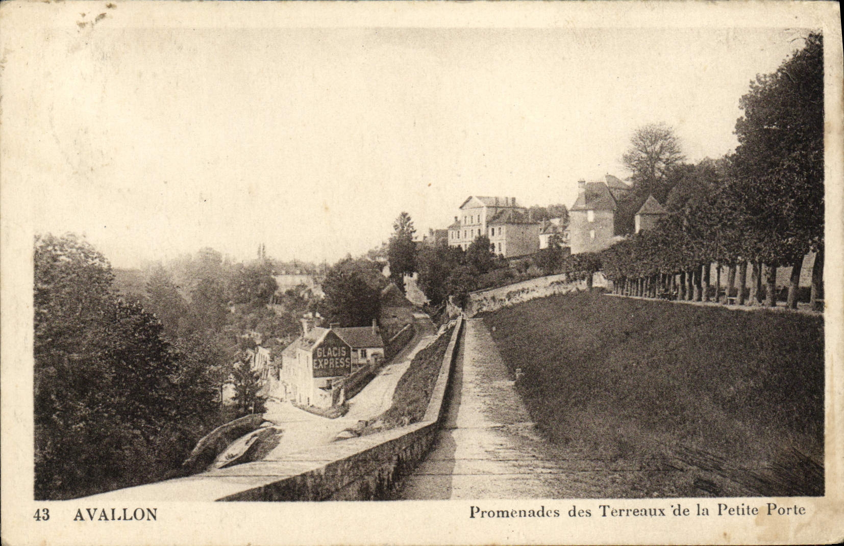 Avallon — Promenades des Terreaux de la Petite Porte — Éditeur : Richaud & Cie, n°43