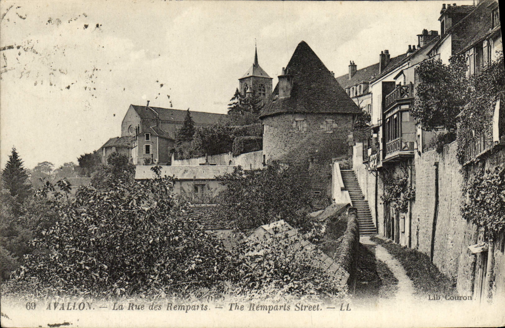 Avallon — La Rue des Remparts — Lib. Coutron, n° 69