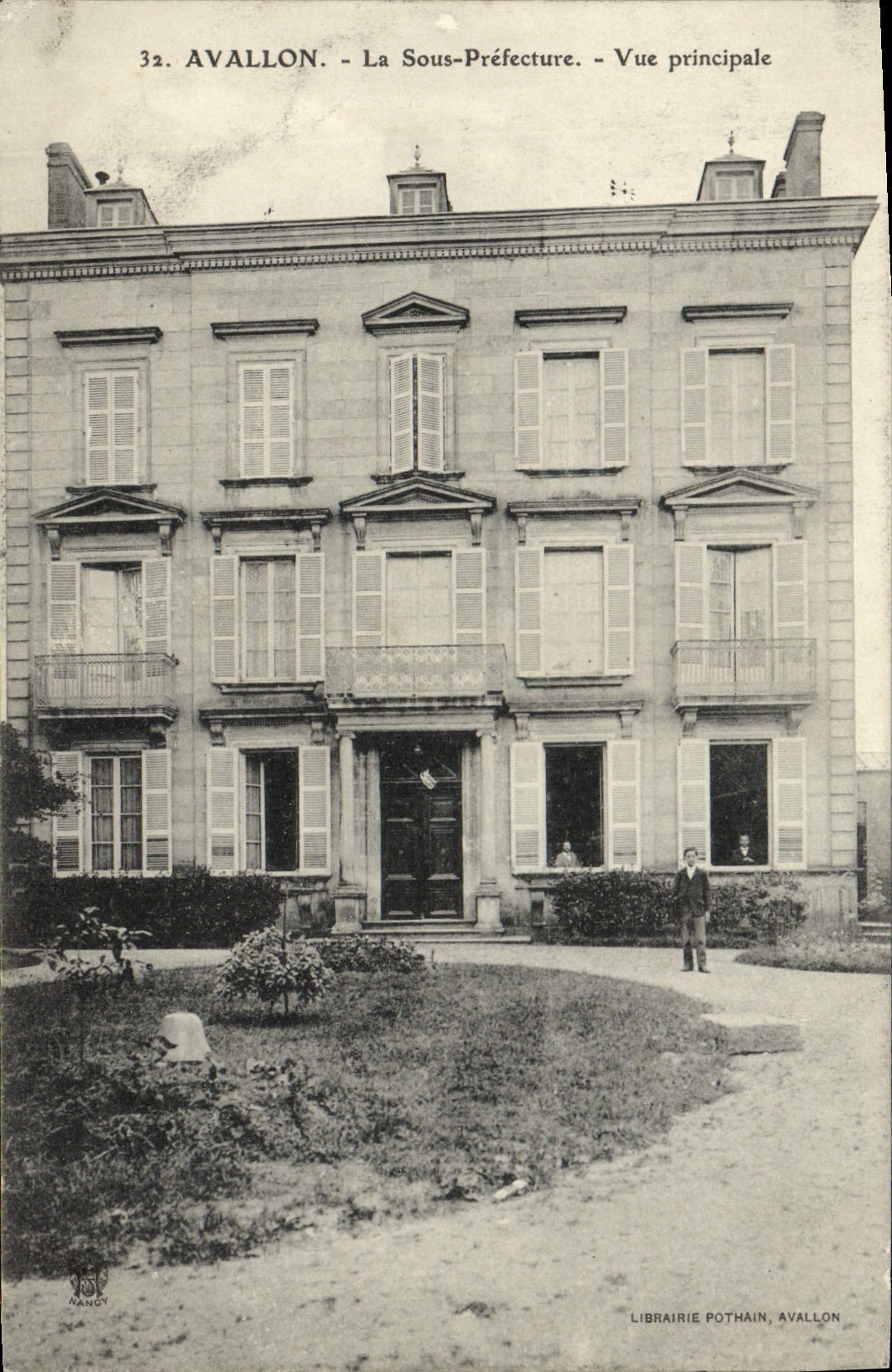 CPA Avallon La Sous Prefecture Vue Principale
