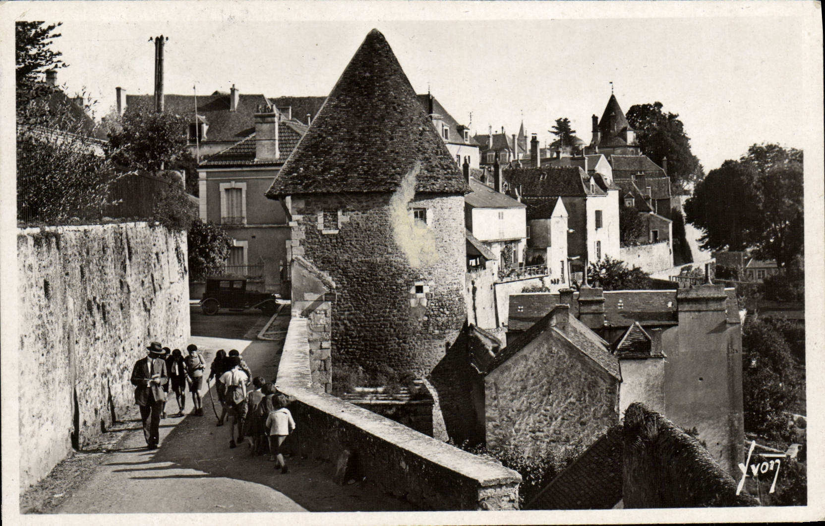 Avallon (Yonne) — Les remparts et tour de l'Éscharguet — Éditions d'Art Paris