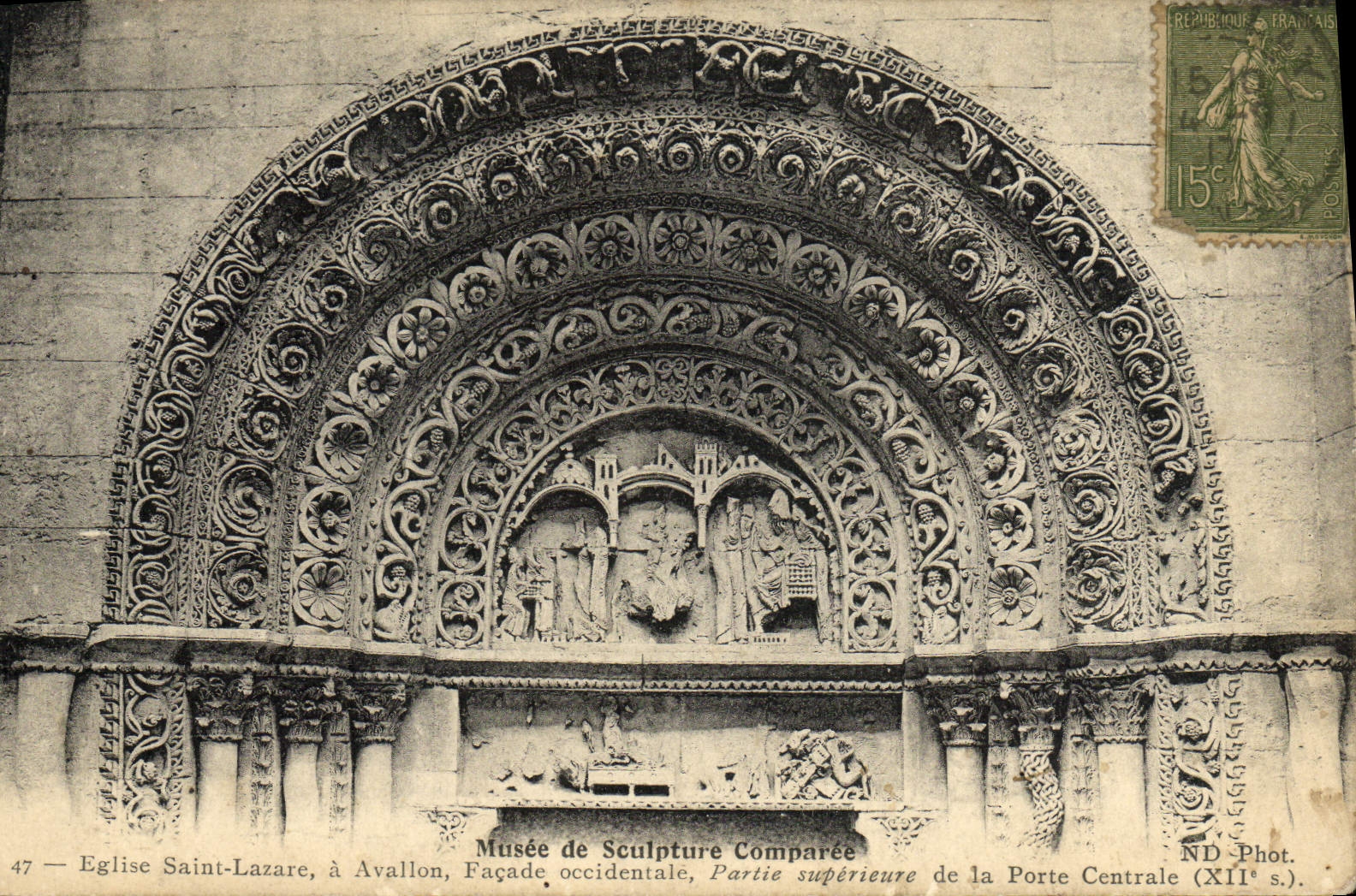 Église Saint-Lazare, à Avallon — Façade occidentale, partie supérieure de la porte centrale (XIIe s.) — ND Phot.