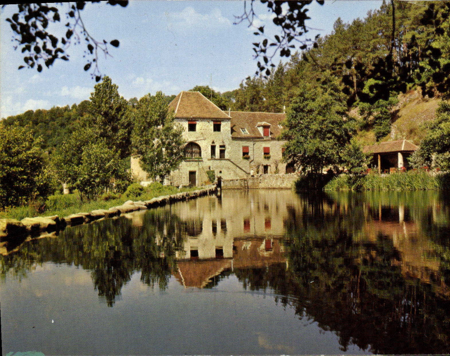 Le Moulin Cadoux sur le Cousin — Avallon (Yonne) — Les Éditions Nivernaises