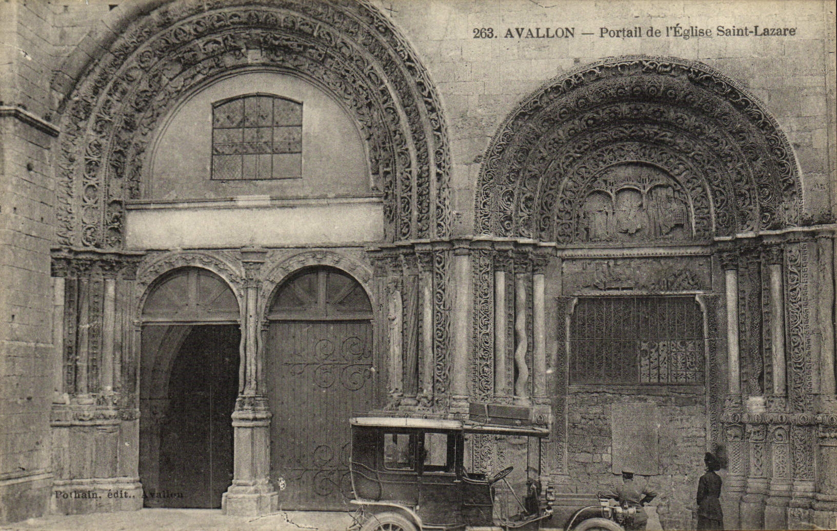 CPA Avallon Portail De l'Eglise Saint Lazare Automobile 