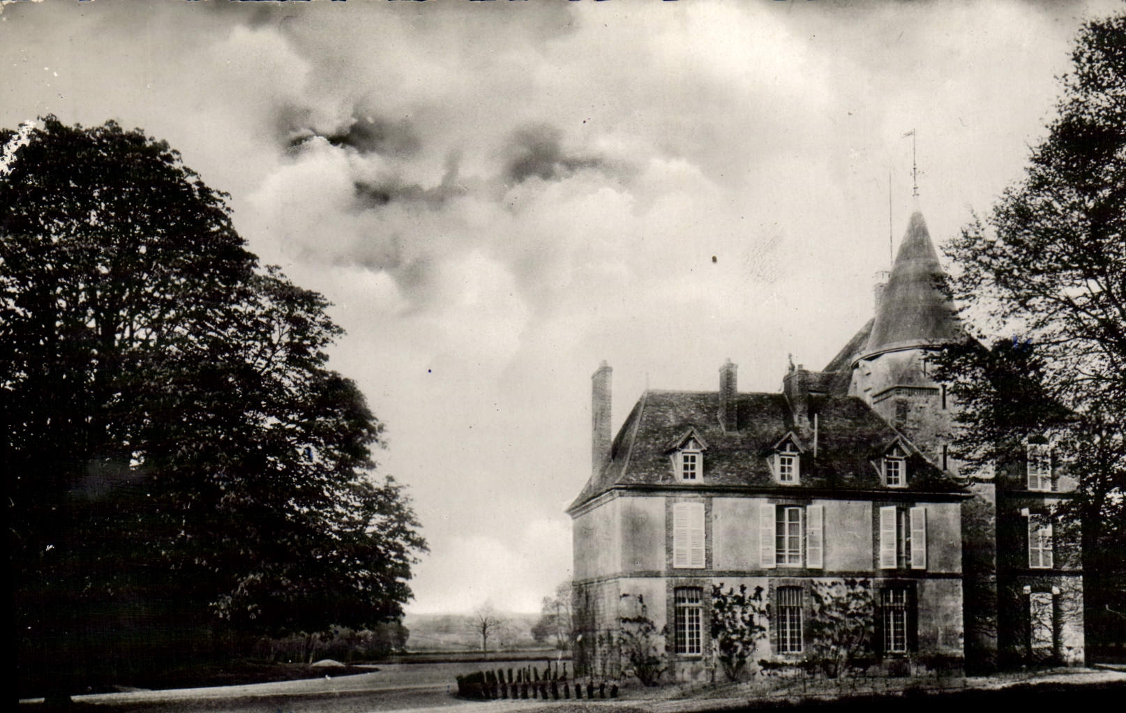 Champigny-sur-Yonne — Le Château et le Parc — Photo-Éditions E. MIGNONNET (S.-et-M.)