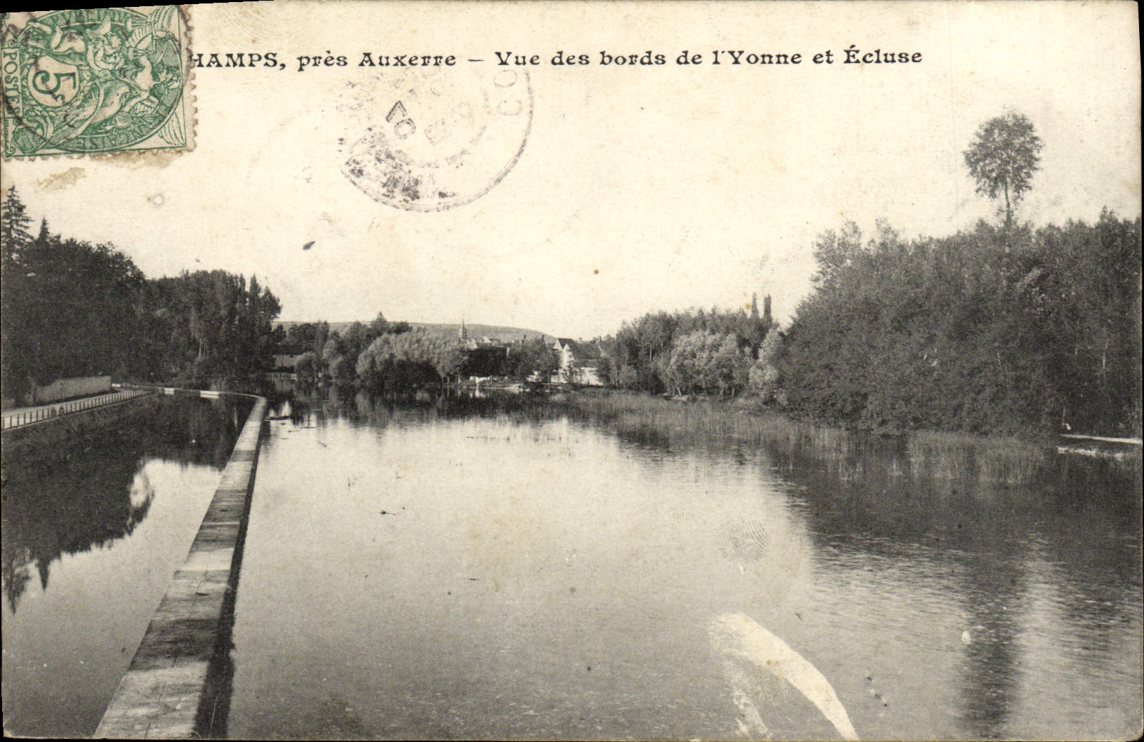 Hamps, près Auxerre — Vue des bords de l'Yonne et Écluse