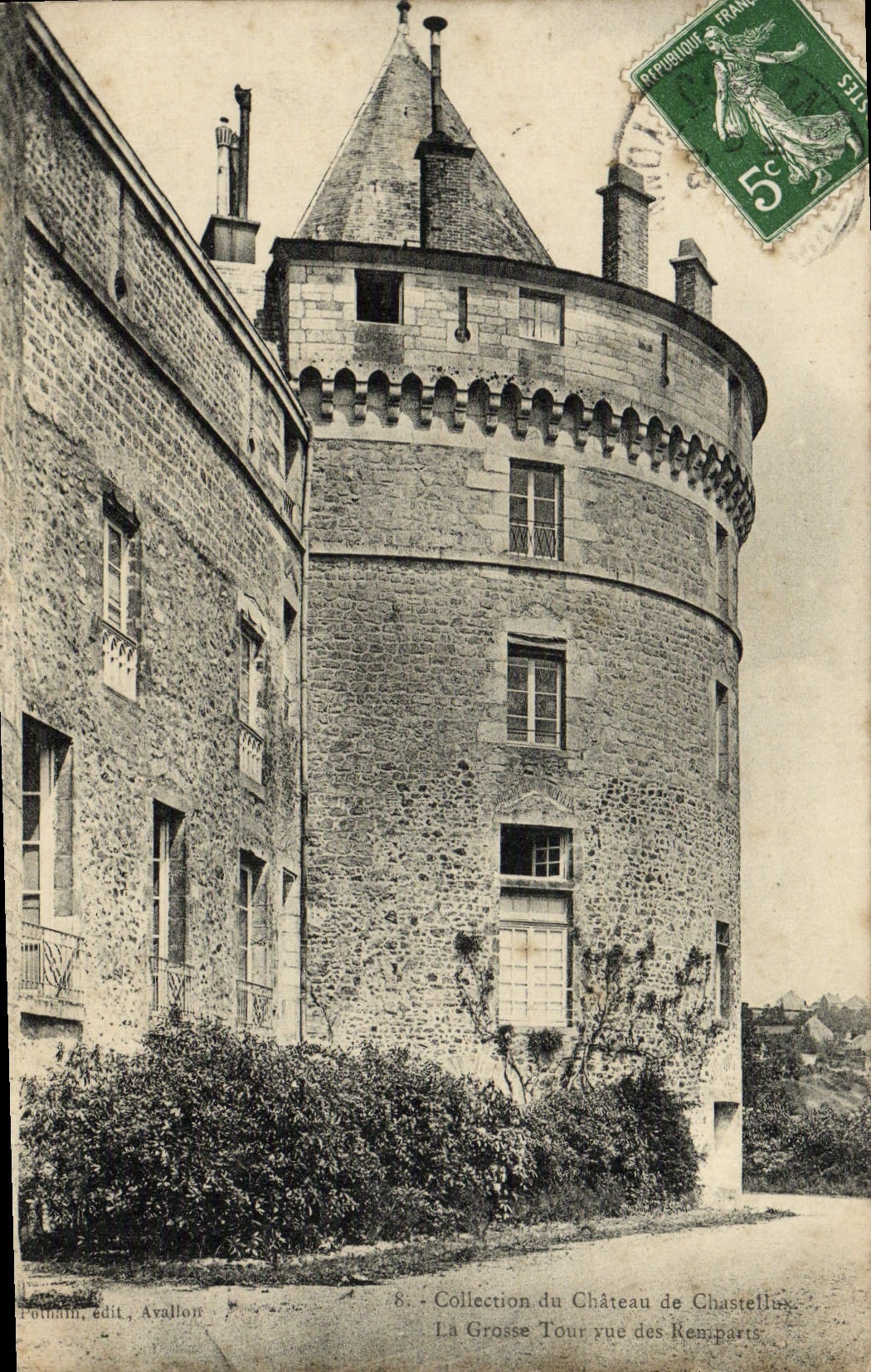 La Grosse Tour vue des Remparts — Collection du Château de Chastellux — éd. Roubain, Avalon